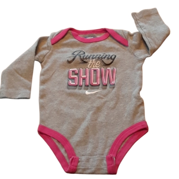 Size 3-6 months baby girls Nike onesie - Picture 1 of 12